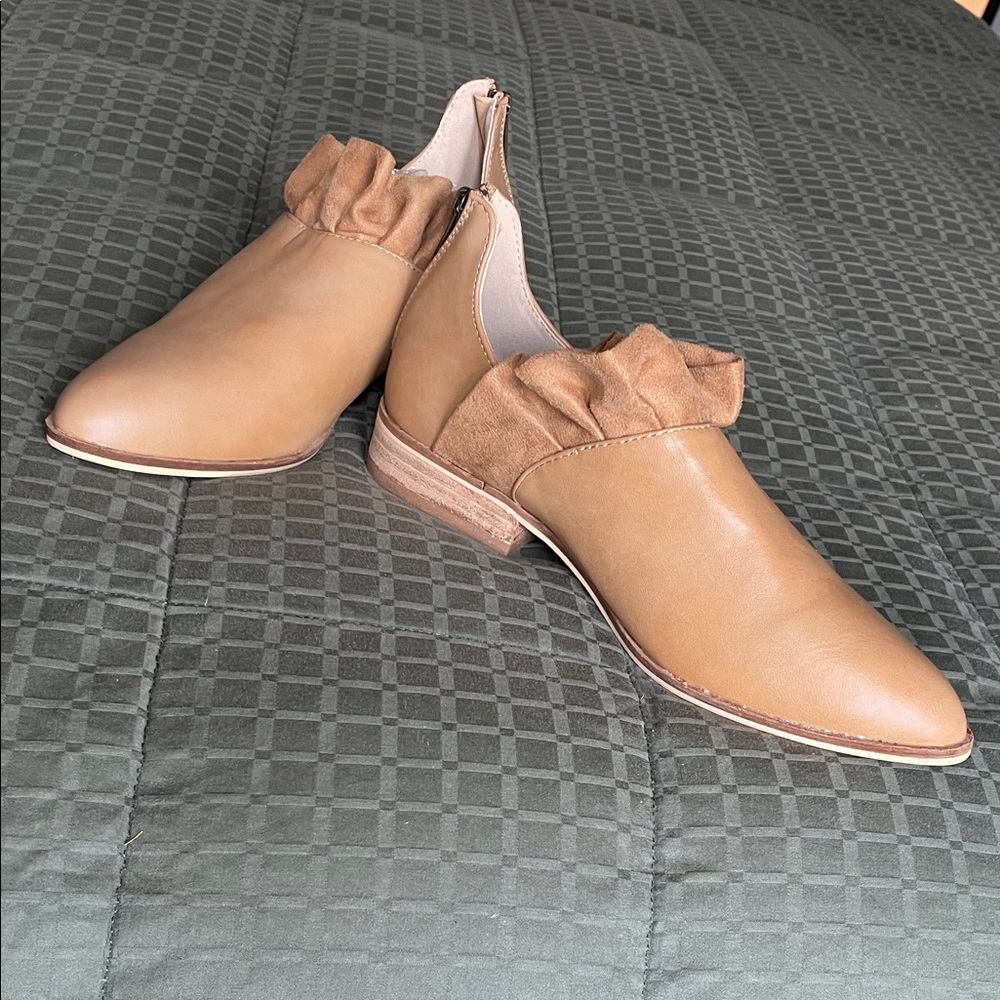 CCOCCI Ivy Women’s Tan Flats with Ruffle Detail